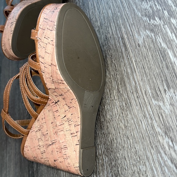 Steve Madden Cork Wedges 7.5 - Picture 9 of 12